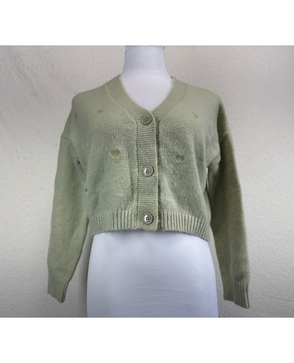 Witty Fox Contemporary Cropped Sweater with Embroidered Hearts Size M